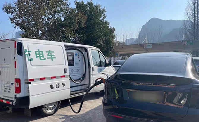 墨玉汽车搭电