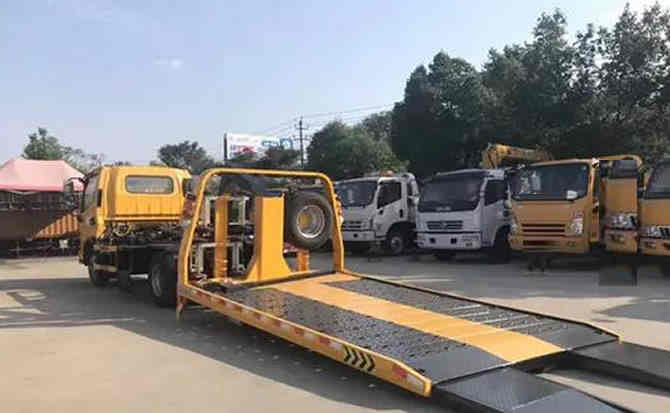 墨玉汽车中途维修案例
